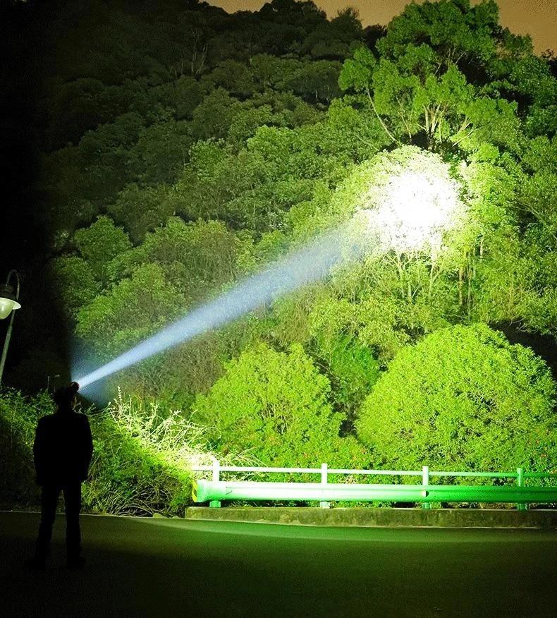 SUPER BRIGHT TACTICAL FLASHLIGHT